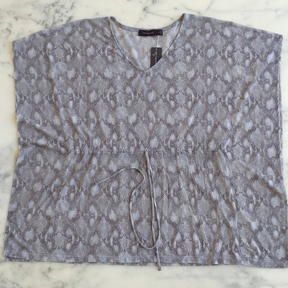 NWT. The Limited Multi Color Pattern Dropped Shoulder Blouse w/waist string tie. - Picture 4 of 5